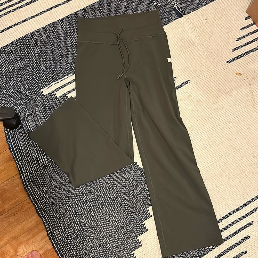 Vuori Daily Wide leg pants